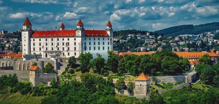 What is worth seeing in Bratislava? Interesting places, monuments and tourist attractions that are worth visiting.