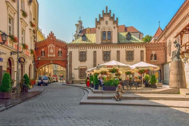 Sightseeing of Krakow / Interesting places, tourist attractions, museums and monuments